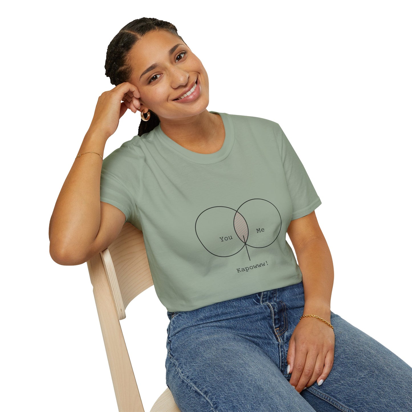 You + Me = Kapowww! T-Shirt – Funny Geek Love Venn Diagram Tee
